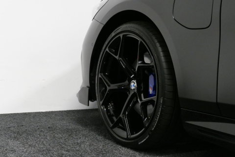 BMW 5 Serie Touring 530e xDrive M Sport Pro Edition / UNIEK!!! / M5 Look / M Sport Bodykit / Panoramadak / Stoelkoeling & -verwarming / Carbon interieur / Iconic Glow / Harman Kardon / Elektr. verstelbare voorstoelen + memory / HUD / Apple Carplay - Android Auto / Ro