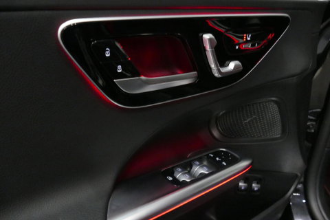 Mercedes-Benz C-Klasse 300 e AMG Line / C63S AMG Diffuser / Brabus Grille / Maxton Design Bodykit V.2 / Elektr. verstelbare voorstoelen + memory / Digital Light (Laser) / Rondomzichtcamera / Apple Carplay - Android Auto / Ambienteverlichting / 20'' LMV / Stoelverwarming / Dodeh