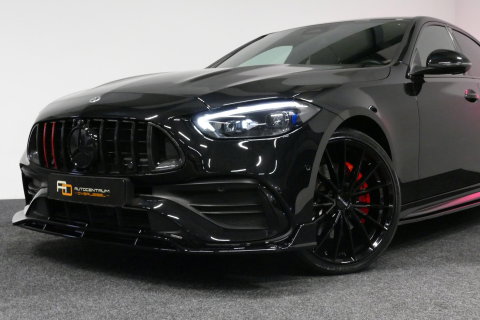 Mercedes-Benz C-Klasse 300 e AMG Line / C63S AMG Diffuser / Brabus Grille / Maxton Design Bodykit V.2 / Elektr. verstelbare voorstoelen + memory / Digital Light (Laser) / Rondomzichtcamera / Apple Carplay - Android Auto / Ambienteverlichting / 20'' LMV / Stoelverwarming / Dodeh