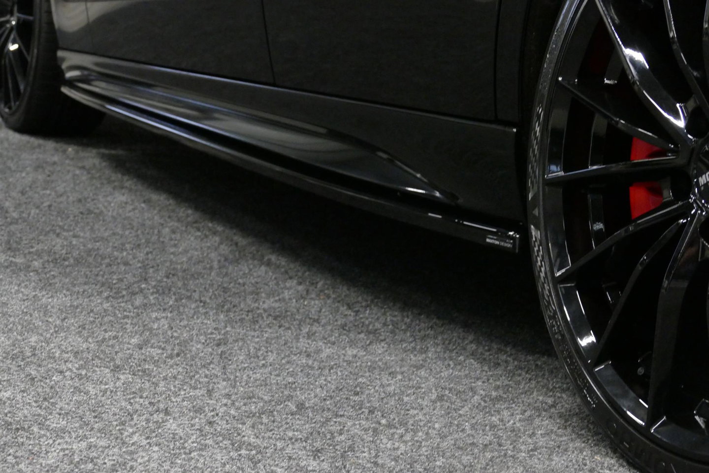 Mercedes-Benz C-Klasse 300 e AMG Line / C63S AMG Diffuser / Brabus Grille / Maxton Design Bodykit V.2 / Elektr. verstelbare voorstoelen + memory / Digital Light (Laser) / Rondomzichtcamera / Apple Carplay - Android Auto / Ambienteverlichting / 20'' LMV / Stoelverwarming / Dodeh