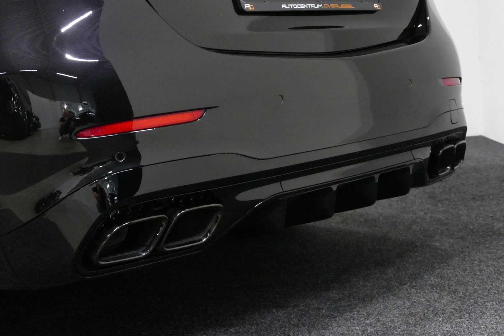 Mercedes-Benz C-Klasse 300 e AMG Line / C63S AMG Diffuser / Brabus Grille / Maxton Design Bodykit V.2 / Elektr. verstelbare voorstoelen + memory / Digital Light (Laser) / Rondomzichtcamera / Apple Carplay - Android Auto / Ambienteverlichting / 20'' LMV / Stoelverwarming / Dodeh