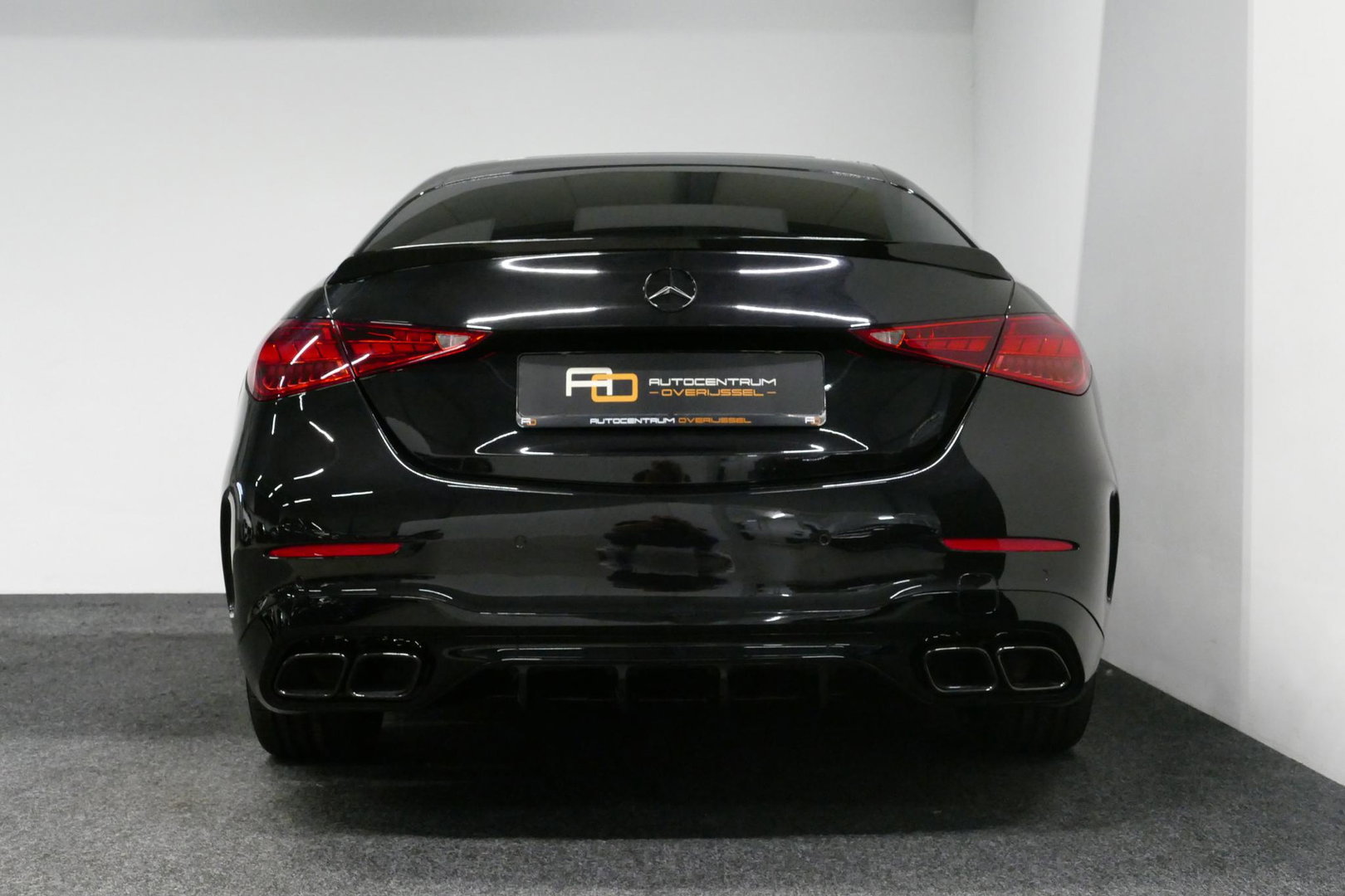Mercedes-Benz C-Klasse 300 e AMG Line / C63S AMG Diffuser / Brabus Grille / Maxton Design Bodykit V.2 / Elektr. verstelbare voorstoelen + memory / Digital Light (Laser) / Rondomzichtcamera / Apple Carplay - Android Auto / Ambienteverlichting / 20'' LMV / Stoelverwarming / Dodeh