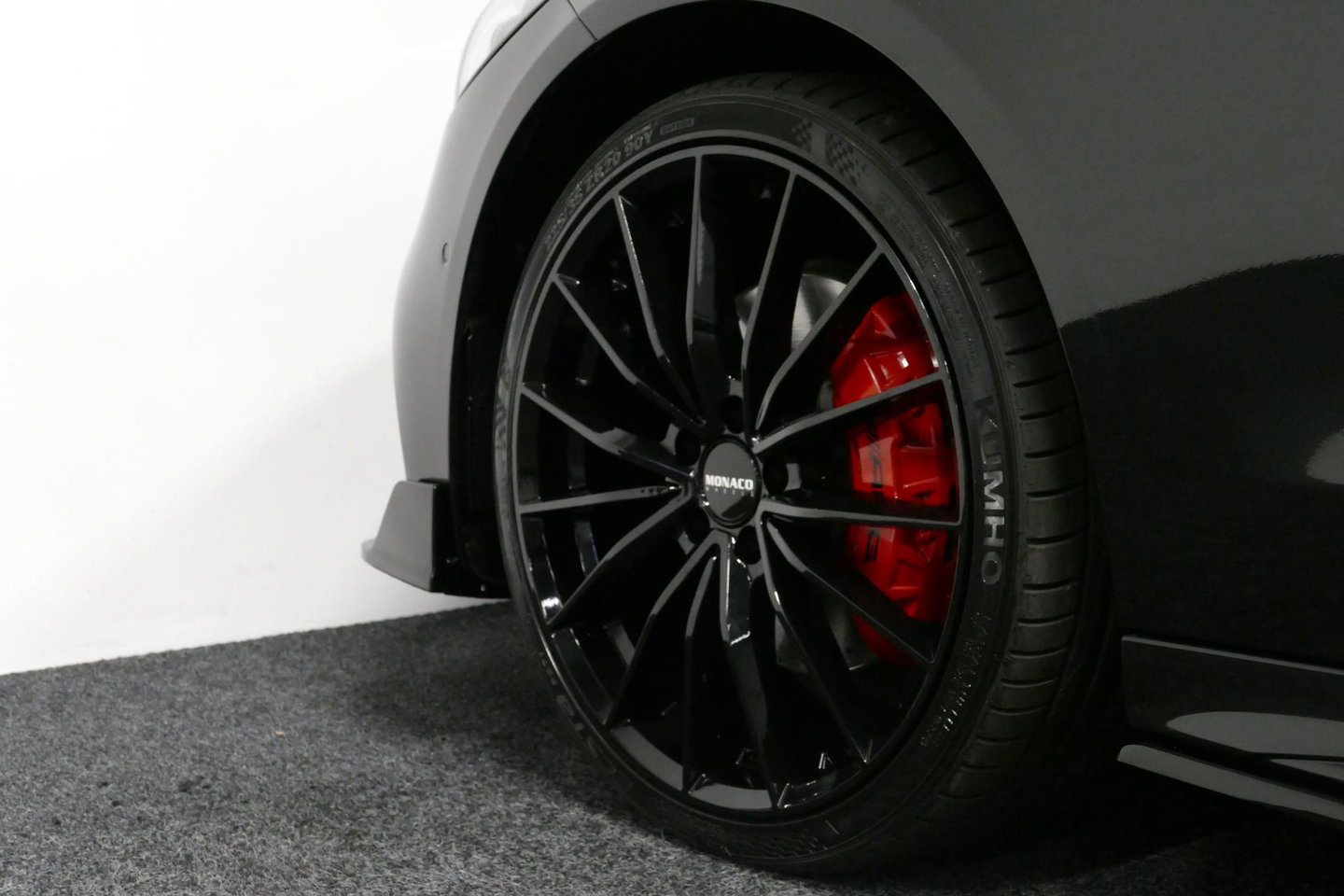 Mercedes-Benz C-Klasse 300 e AMG Line / C63S AMG Diffuser / Brabus Grille / Maxton Design Bodykit V.2 / Elektr. verstelbare voorstoelen + memory / Digital Light (Laser) / Rondomzichtcamera / Apple Carplay - Android Auto / Ambienteverlichting / 20'' LMV / Stoelverwarming / Dodeh