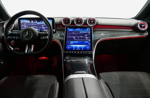 Mercedes-Benz C-Klasse 300 e AMG Line / C63S AMG Diffuser / Brabus Grille / Maxton Design Bodykit V.2 / Elektr. verstelbare voorstoelen + memory / Digital Light (Laser) / Rondomzichtcamera / Apple Carplay - Android Auto / Ambienteverlichting / 20'' LMV / Stoelverwarming / Dodeh