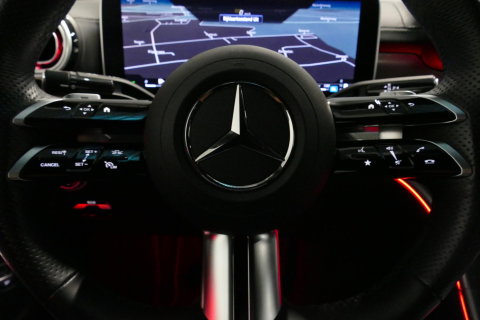 Mercedes-Benz C-Klasse 300 e AMG Line / C63S AMG Diffuser / Brabus Grille / Maxton Design Bodykit V.2 / Elektr. verstelbare voorstoelen + memory / Digital Light (Laser) / Rondomzichtcamera / Apple Carplay - Android Auto / Ambienteverlichting / 20'' LMV / Stoelverwarming / Dodeh