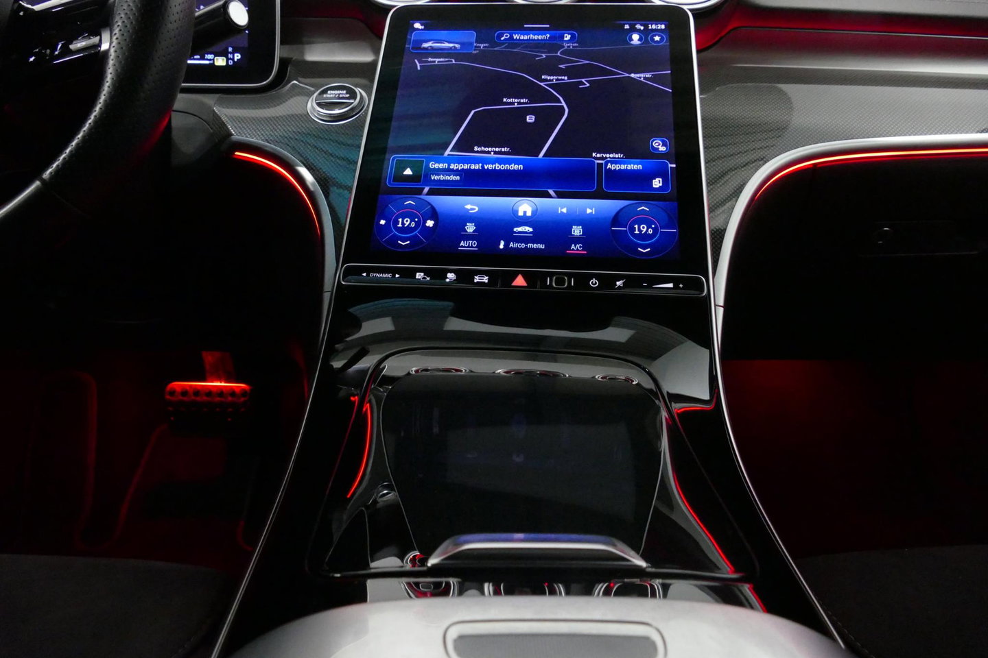 Mercedes-Benz C-Klasse 300 e AMG Line / C63S AMG Diffuser / Brabus Grille / Maxton Design Bodykit V.2 / Elektr. verstelbare voorstoelen + memory / Digital Light (Laser) / Rondomzichtcamera / Apple Carplay - Android Auto / Ambienteverlichting / 20'' LMV / Stoelverwarming / Dodeh