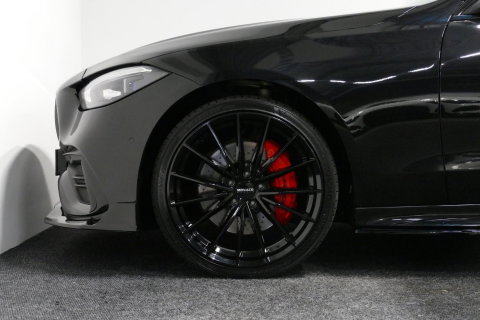 Mercedes-Benz C-Klasse 300 e AMG Line / C63S AMG Diffuser / Brabus Grille / Maxton Design Bodykit V.2 / Elektr. verstelbare voorstoelen + memory / Digital Light (Laser) / Rondomzichtcamera / Apple Carplay - Android Auto / Ambienteverlichting / 20'' LMV / Stoelverwarming / Dodeh