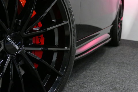 Mercedes-Benz C-Klasse 300 e AMG Line / C63S AMG Diffuser / Brabus Grille / Maxton Design Bodykit V.2 / Elektr. verstelbare voorstoelen + memory / Digital Light (Laser) / Rondomzichtcamera / Apple Carplay - Android Auto / Ambienteverlichting / 20'' LMV / Stoelverwarming / Dodeh