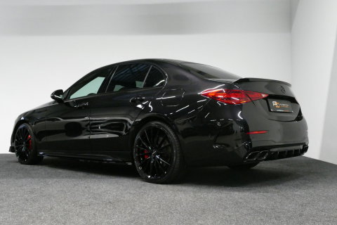 Mercedes-Benz C-Klasse 300 e AMG Line / C63S AMG Diffuser / Brabus Grille / Maxton Design Bodykit V.2 / Elektr. verstelbare voorstoelen + memory / Digital Light (Laser) / Rondomzichtcamera / Apple Carplay - Android Auto / Ambienteverlichting / 20'' LMV / Stoelverwarming / Dodeh