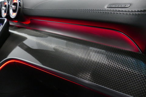 Mercedes-Benz C-Klasse 300 e AMG Line / C63S AMG Diffuser / Brabus Grille / Maxton Design Bodykit V.2 / Elektr. verstelbare voorstoelen + memory / Digital Light (Laser) / Rondomzichtcamera / Apple Carplay - Android Auto / Ambienteverlichting / 20'' LMV / Stoelverwarming / Dodeh