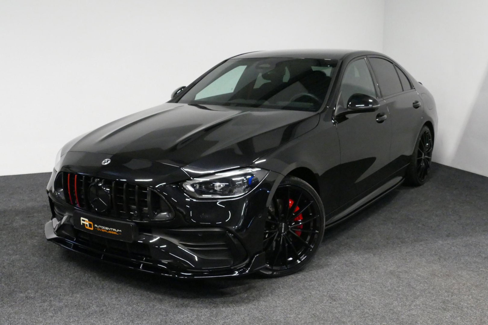 Mercedes-Benz C-Klasse 300 e AMG Line / C63S AMG Diffuser / Brabus Grille / Maxton Design Bodykit V.2 / Elektr. verstelbare voorstoelen + memory / Digital Light (Laser) / Rondomzichtcamera / Apple Carplay - Android Auto / Ambienteverlichting / 20'' LMV / Stoelverwarming / Dodeh