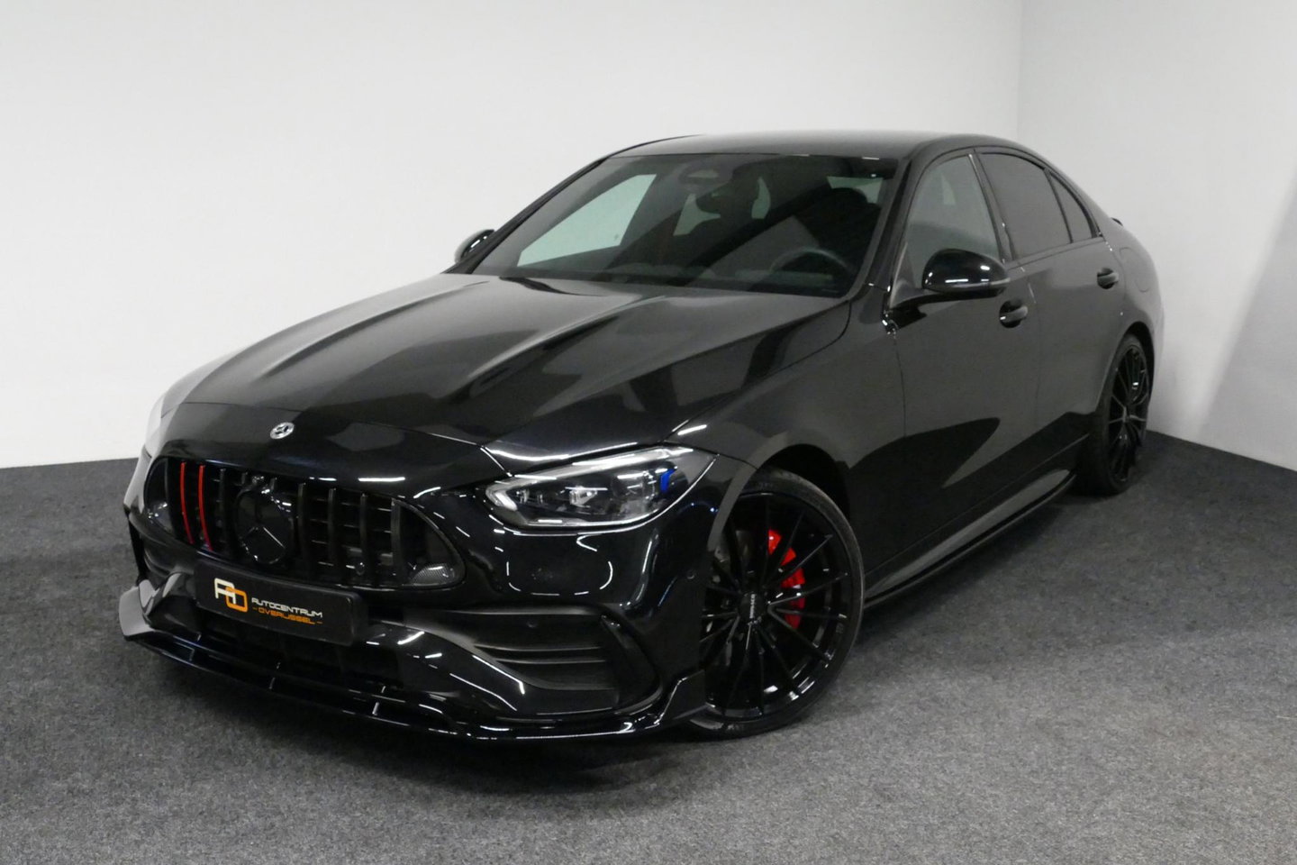 Mercedes-Benz C-Klasse 300 e AMG Line / C63S AMG Diffuser / Brabus Grille / Maxton Design Bodykit V.2 / Elektr. verstelbare voorstoelen + memory / Digital Light (Laser) / Rondomzichtcamera / Apple Carplay - Android Auto / Ambienteverlichting / 20'' LMV / Stoelverwarming / Dodeh