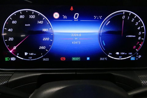 Mercedes-Benz C-Klasse 300 e AMG Line / C63S AMG Diffuser / Brabus Grille / Maxton Design Bodykit V.2 / Elektr. verstelbare voorstoelen + memory / Digital Light (Laser) / Rondomzichtcamera / Apple Carplay - Android Auto / Ambienteverlichting / 20'' LMV / Stoelverwarming / Dodeh