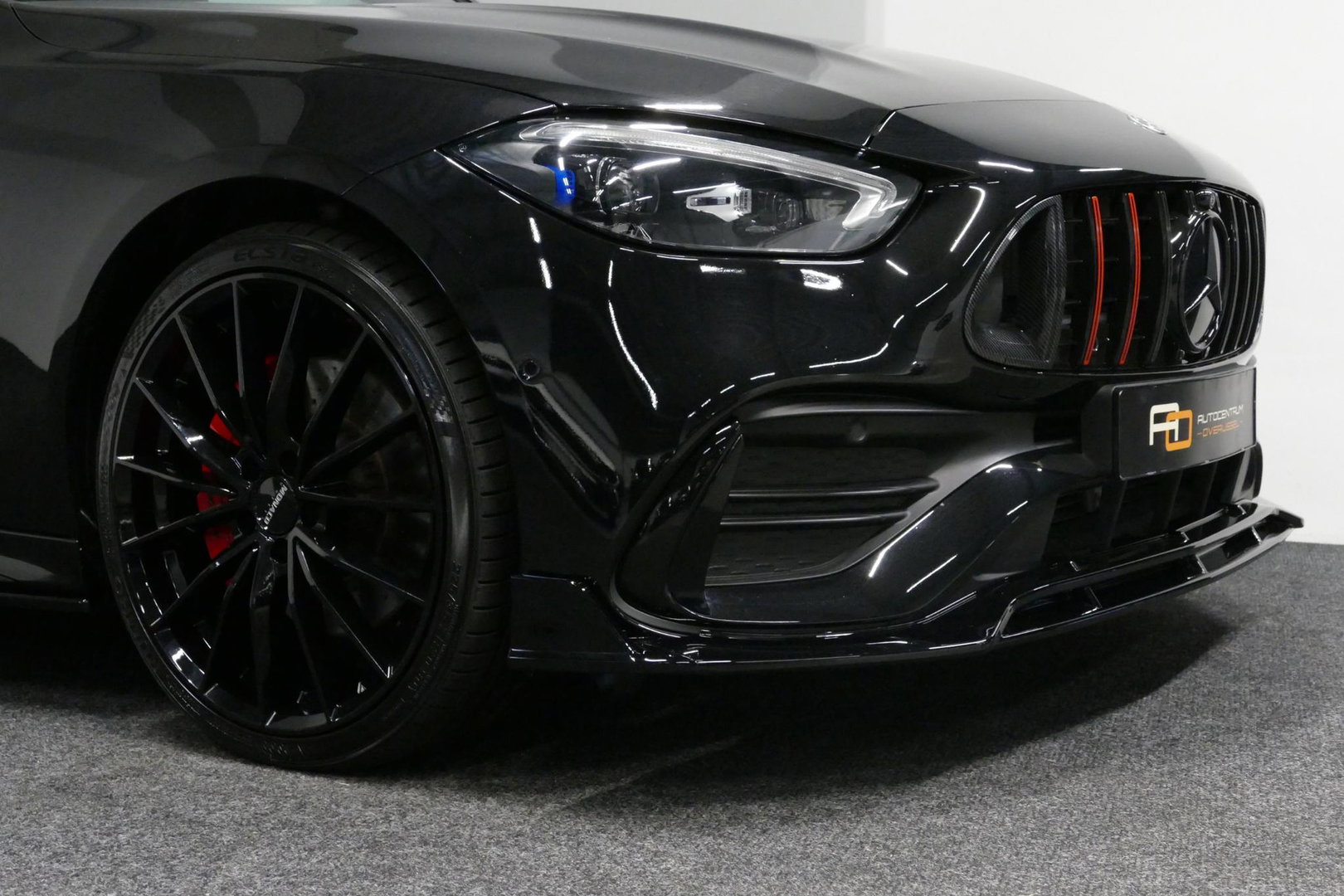 Mercedes-Benz C-Klasse 300 e AMG Line / C63S AMG Diffuser / Brabus Grille / Maxton Design Bodykit V.2 / Elektr. verstelbare voorstoelen + memory / Digital Light (Laser) / Rondomzichtcamera / Apple Carplay - Android Auto / Ambienteverlichting / 20'' LMV / Stoelverwarming / Dodeh