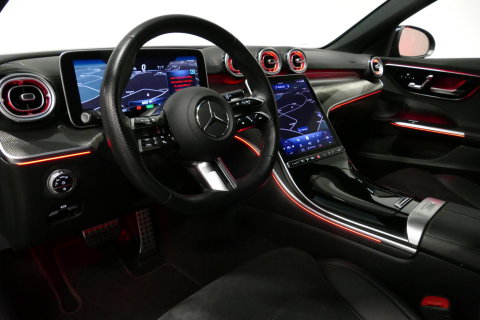 Mercedes-Benz C-Klasse 300 e AMG Line / C63S AMG Diffuser / Brabus Grille / Maxton Design Bodykit V.2 / Elektr. verstelbare voorstoelen + memory / Digital Light (Laser) / Rondomzichtcamera / Apple Carplay - Android Auto / Ambienteverlichting / 20'' LMV / Stoelverwarming / Dodeh
