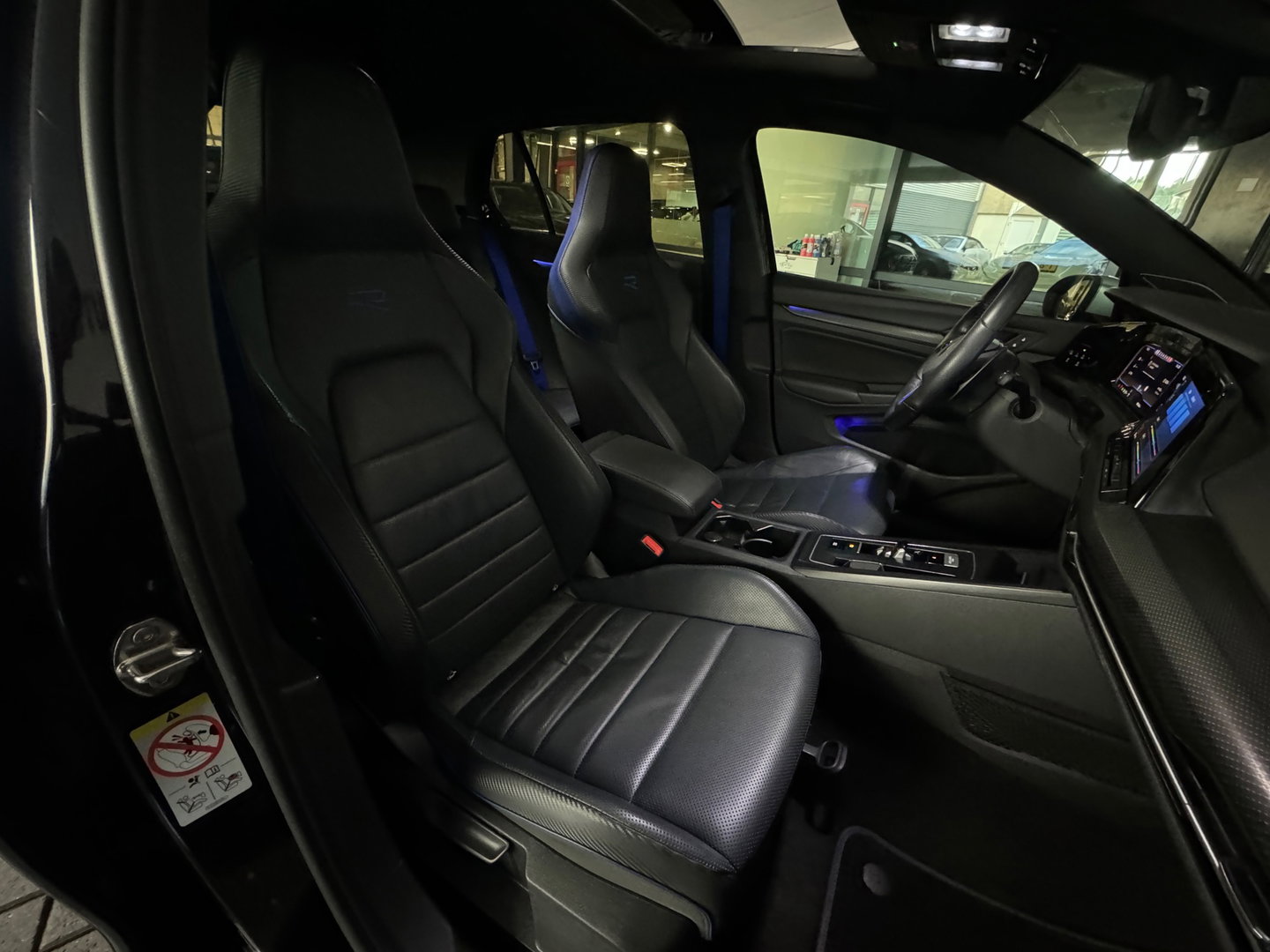 Volkswagen Golf 2.0 TSI R 4Motion Pano|Harman Kardon|Memory|Volleder