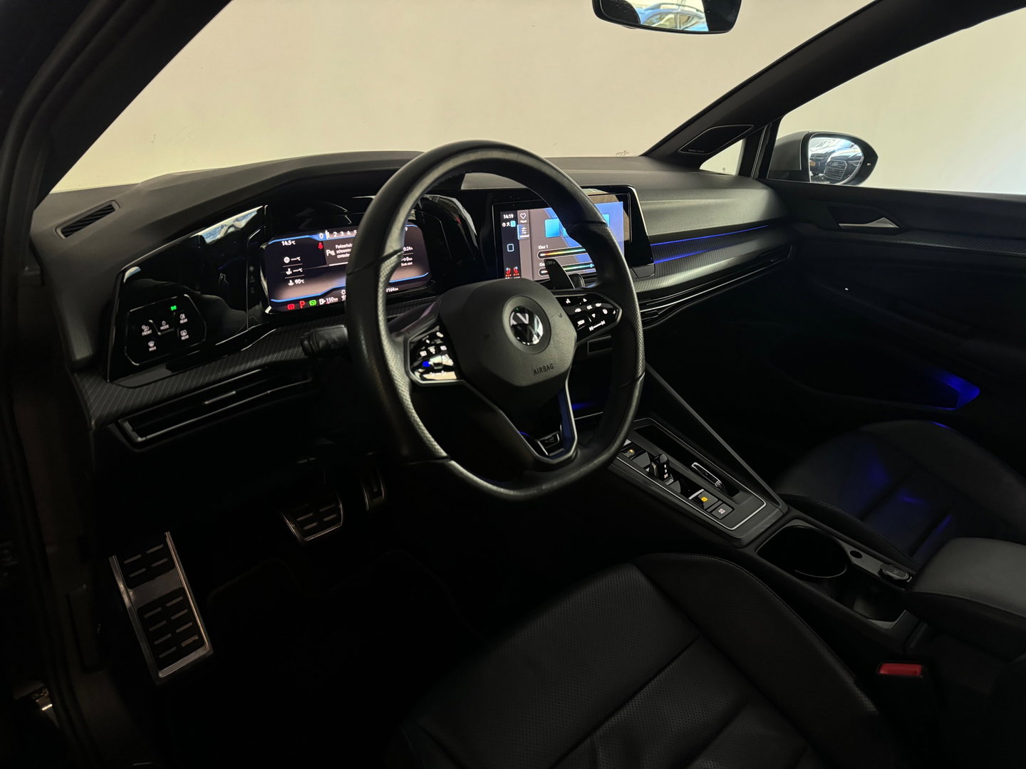 Volkswagen Golf 2.0 TSI R 4Motion Pano|Harman Kardon|Memory|Volleder