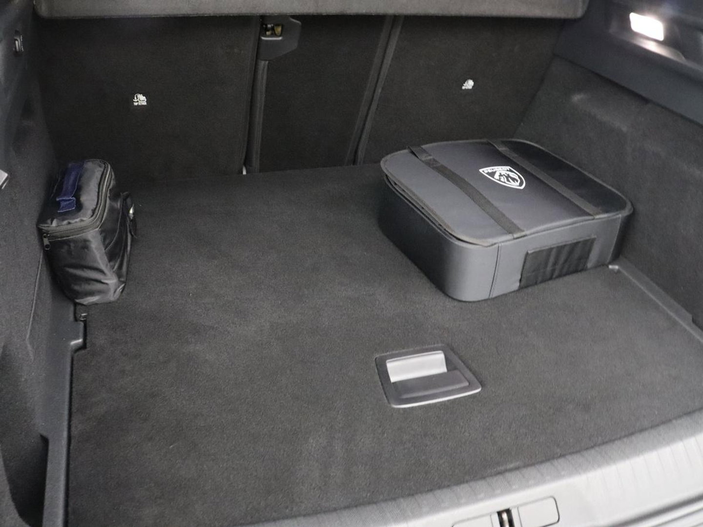 Peugeot E-3008 Allure Avantage 210 73 kWh | SOH % | Camera | Navigatie | LED | Apple Carplay |