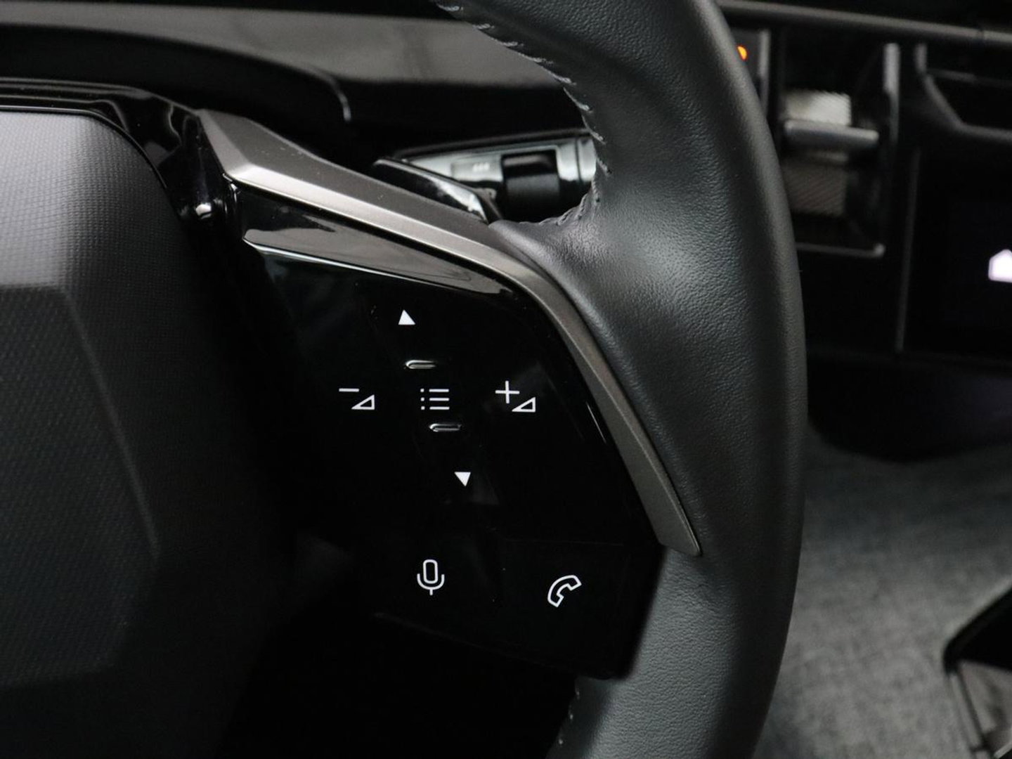 Peugeot E-3008 Allure Avantage 210 73 kWh | SOH % | Camera | Navigatie | LED | Apple Carplay |