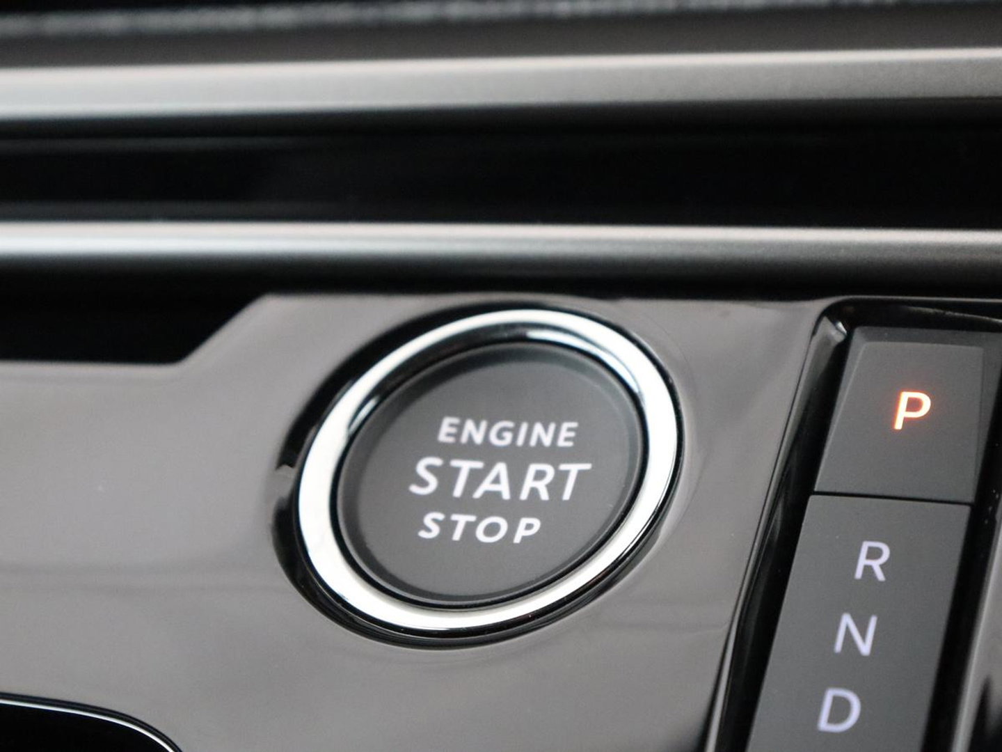 Peugeot E-3008 Allure Avantage 210 73 kWh | SOH % | Camera | Navigatie | LED | Apple Carplay |