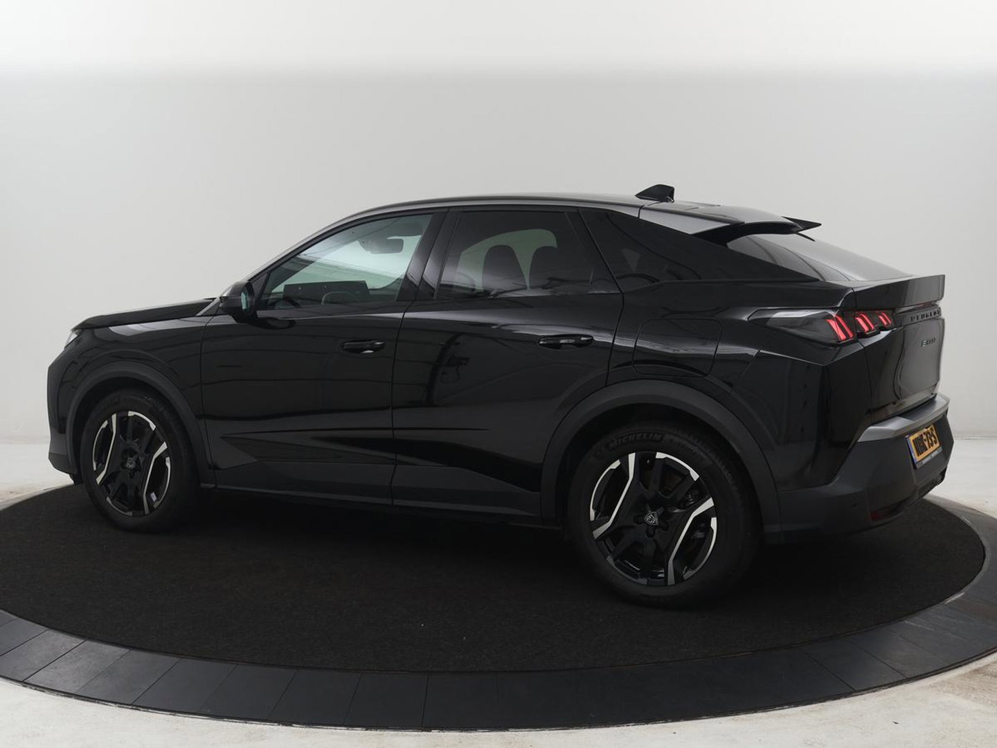 Peugeot E-3008 Allure Avantage 210 73 kWh | SOH % | Camera | Navigatie | LED | Apple Carplay |