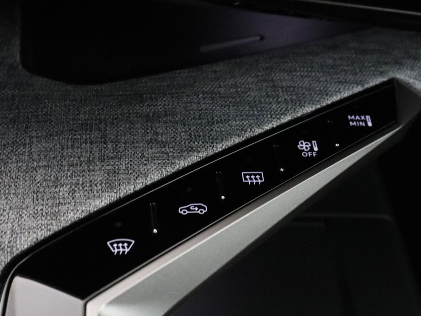 Peugeot E-3008 Allure Avantage 210 73 kWh | SOH % | Camera | Navigatie | LED | Apple Carplay |