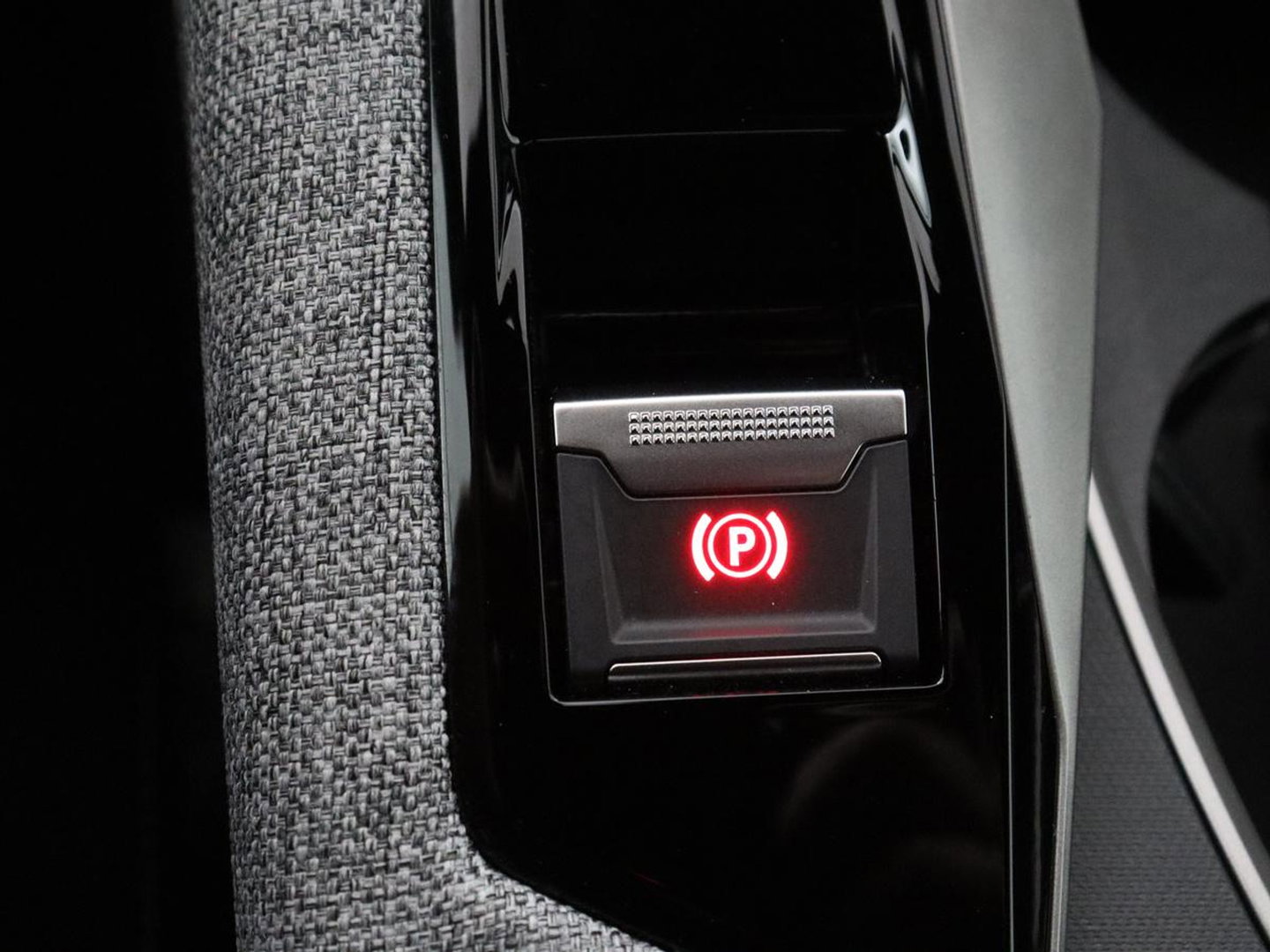 Peugeot E-3008 Allure Avantage 210 73 kWh | SOH % | Camera | Navigatie | LED | Apple Carplay |