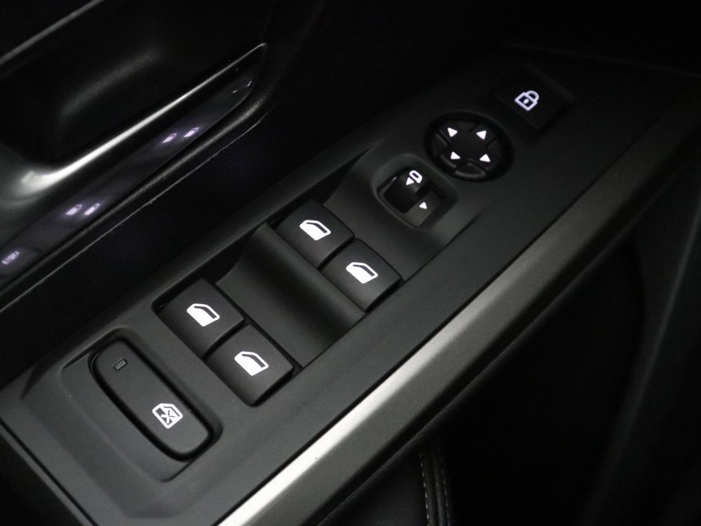 Peugeot E-3008 Allure Avantage 210 73 kWh | SOH % | Camera | Navigatie | LED | Apple Carplay |