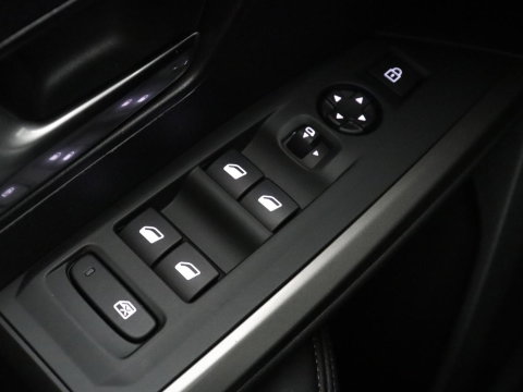 Peugeot E-3008 Allure Avantage 210 73 kWh | SOH % | Camera | Navigatie | LED | Apple Carplay |