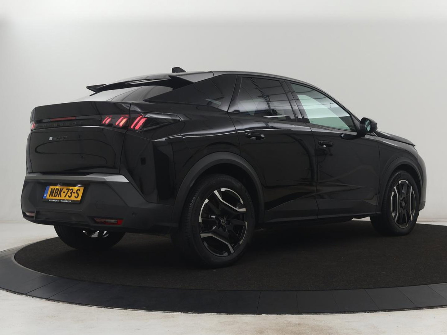 Peugeot E-3008 Allure Avantage 210 73 kWh | SOH % | Camera | Navigatie | LED | Apple Carplay |