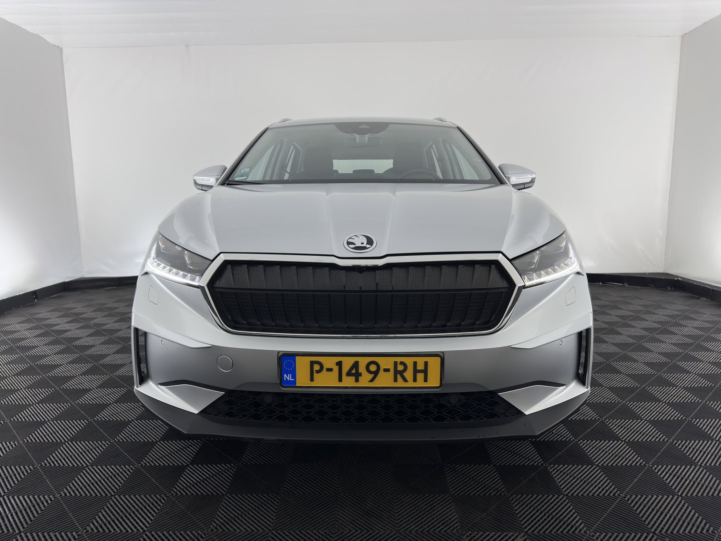 Škoda Enyaq iV 80 (INCL-BTW) *AUT | LEATHER-FABRIC | FULL-LED | DIGI-COCKPIT | CAMERA | KEYLESS | NAVI-FULLMAP | AMBIENTLIGHT | ECC | HEATED-COMFORTSEATS | DAB+ | PDC | CRUISE | CARPLAY | 17"ALU*