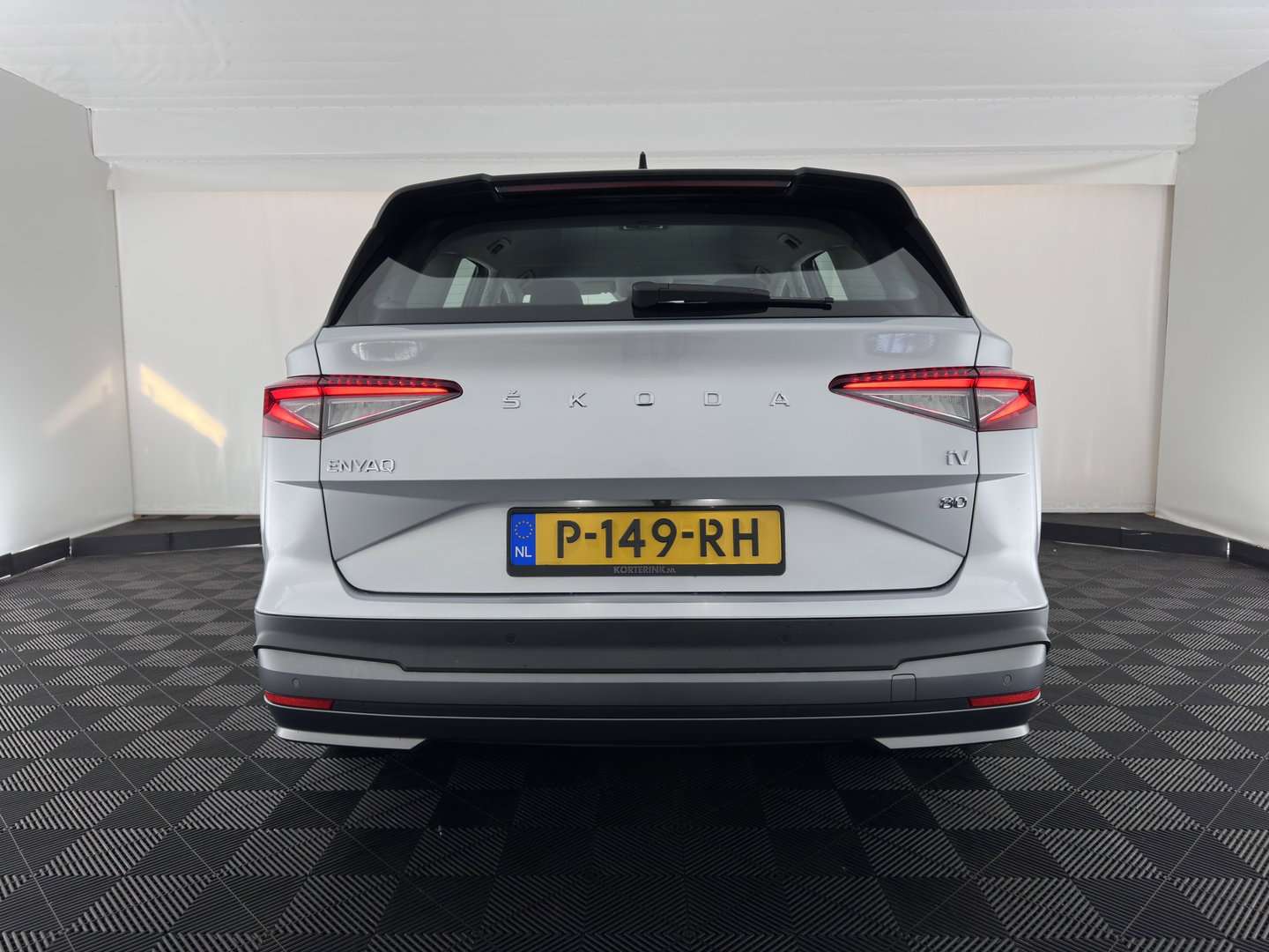 Škoda Enyaq iV 80 (INCL-BTW) *AUT | LEATHER-FABRIC | FULL-LED | DIGI-COCKPIT | CAMERA | KEYLESS | NAVI-FULLMAP | AMBIENTLIGHT | ECC | HEATED-COMFORTSEATS | DAB+ | PDC | CRUISE | CARPLAY | 17"ALU*