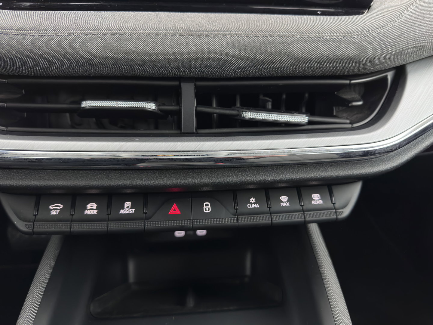Škoda Enyaq iV 80 (INCL-BTW) *AUT | LEATHER-FABRIC | FULL-LED | DIGI-COCKPIT | CAMERA | KEYLESS | NAVI-FULLMAP | AMBIENTLIGHT | ECC | HEATED-COMFORTSEATS | DAB+ | PDC | CRUISE | CARPLAY | 17"ALU*