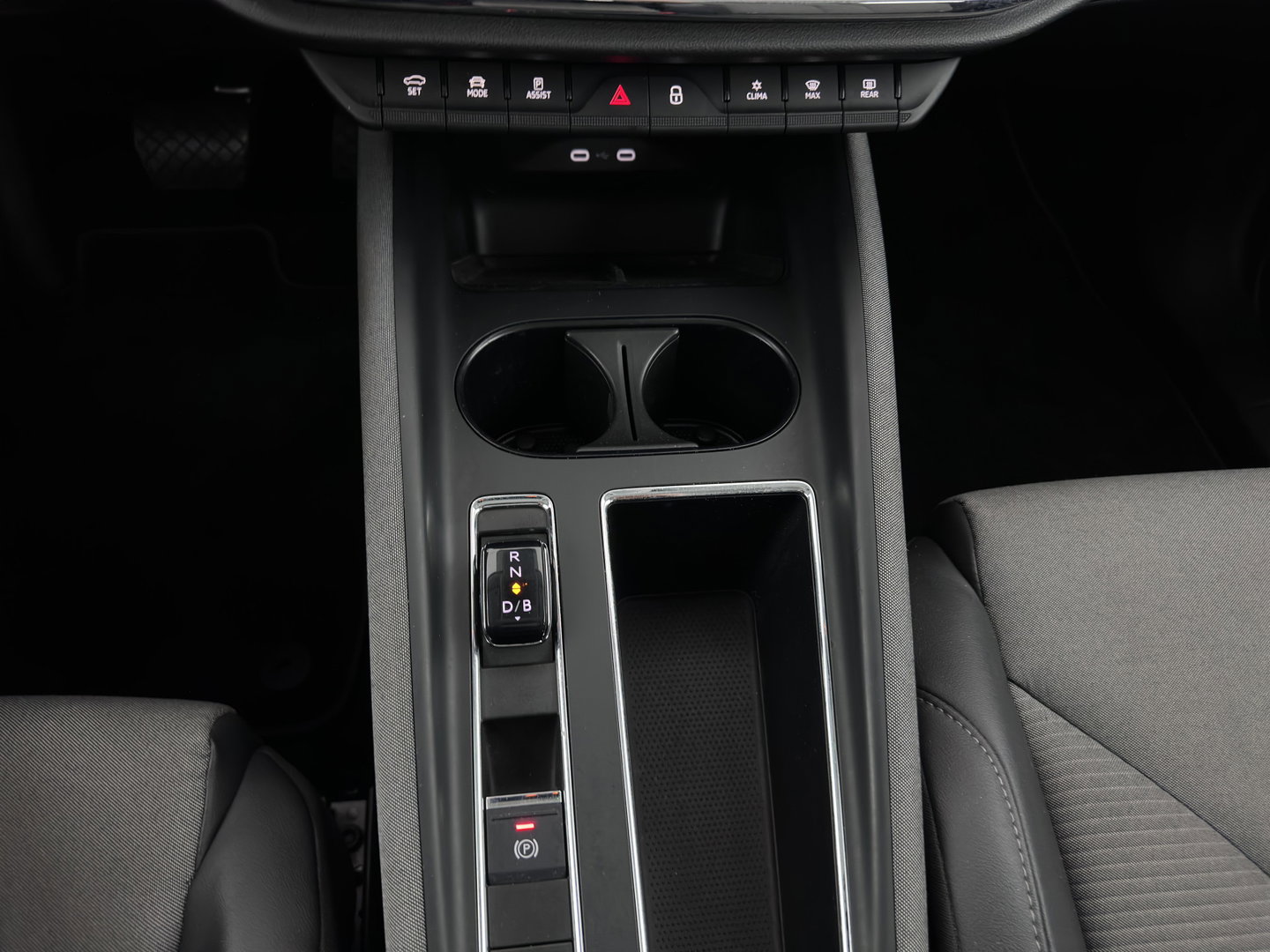 Škoda Enyaq iV 80 (INCL-BTW) *AUT | LEATHER-FABRIC | FULL-LED | DIGI-COCKPIT | CAMERA | KEYLESS | NAVI-FULLMAP | AMBIENTLIGHT | ECC | HEATED-COMFORTSEATS | DAB+ | PDC | CRUISE | CARPLAY | 17"ALU*