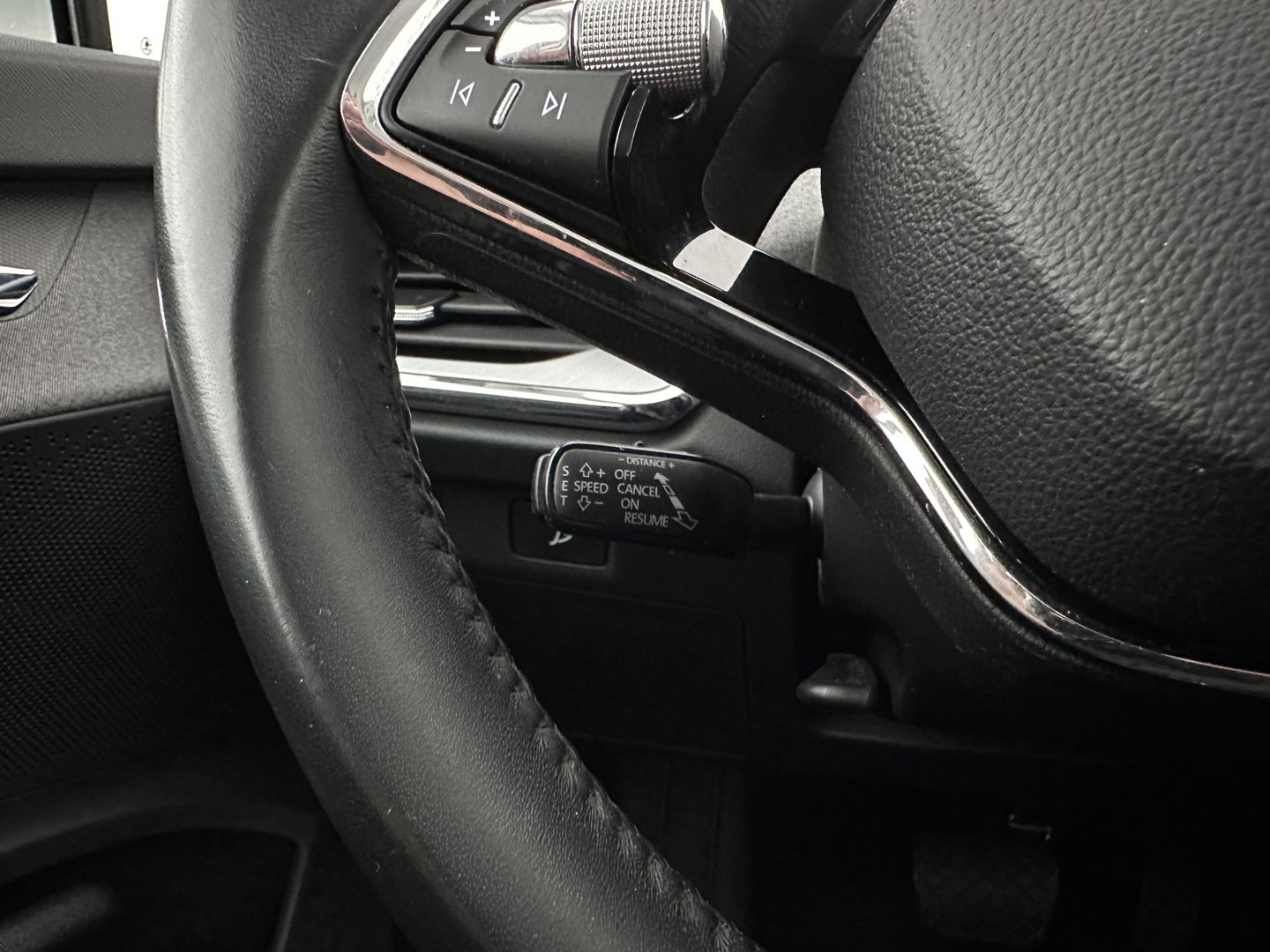 Škoda Enyaq iV 80 (INCL-BTW) *AUT | LEATHER-FABRIC | FULL-LED | DIGI-COCKPIT | CAMERA | KEYLESS | NAVI-FULLMAP | AMBIENTLIGHT | ECC | HEATED-COMFORTSEATS | DAB+ | PDC | CRUISE | CARPLAY | 17"ALU*
