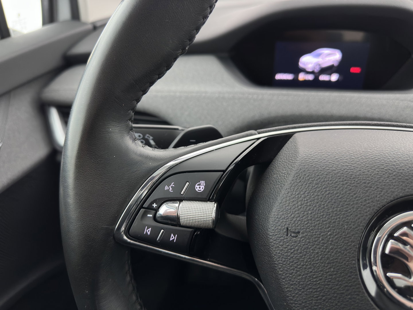 Škoda Enyaq iV 80 (INCL-BTW) *AUT | LEATHER-FABRIC | FULL-LED | DIGI-COCKPIT | CAMERA | KEYLESS | NAVI-FULLMAP | AMBIENTLIGHT | ECC | HEATED-COMFORTSEATS | DAB+ | PDC | CRUISE | CARPLAY | 17"ALU*