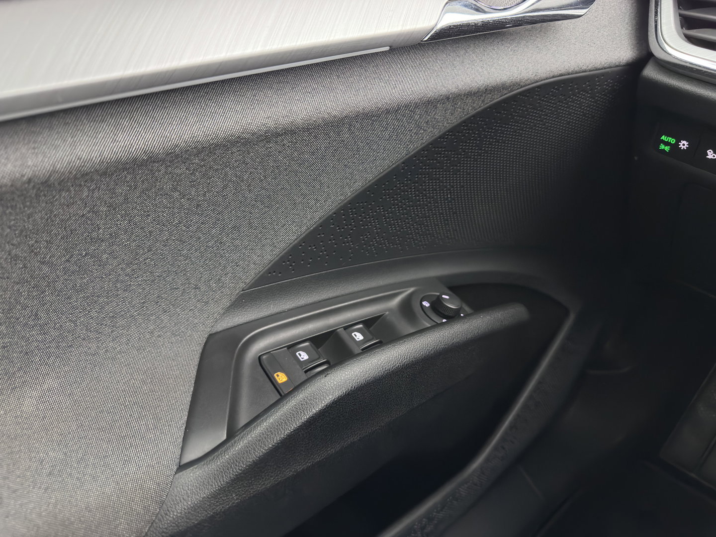 Škoda Enyaq iV 80 (INCL-BTW) *AUT | LEATHER-FABRIC | FULL-LED | DIGI-COCKPIT | CAMERA | KEYLESS | NAVI-FULLMAP | AMBIENTLIGHT | ECC | HEATED-COMFORTSEATS | DAB+ | PDC | CRUISE | CARPLAY | 17"ALU*