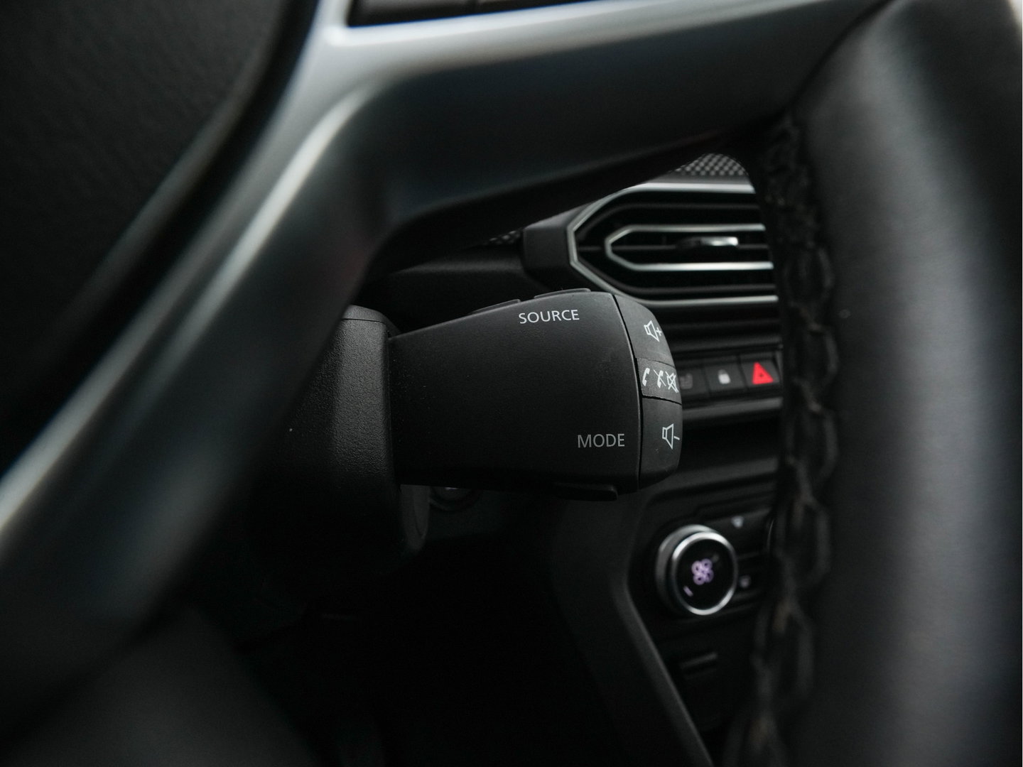 Dacia SANDERO Stepway 1.0 TCe 100 Bi-Fuel Comfort (INCL-BTW) *FULL-LED | NAVI-FULLMAP | BLINDSPOT | HEATED-COMFORTSEATS | CAMERA | KEYLESS | DAB | ECC | PDC | CRUISE | TOWBAR *