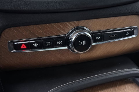 Volvo XC90 T8 Inscription | Bowers&Wilkins | Luchtvering | Panoramadak | 360° Camera | Head-Up | BLIS | Stoelventilatie