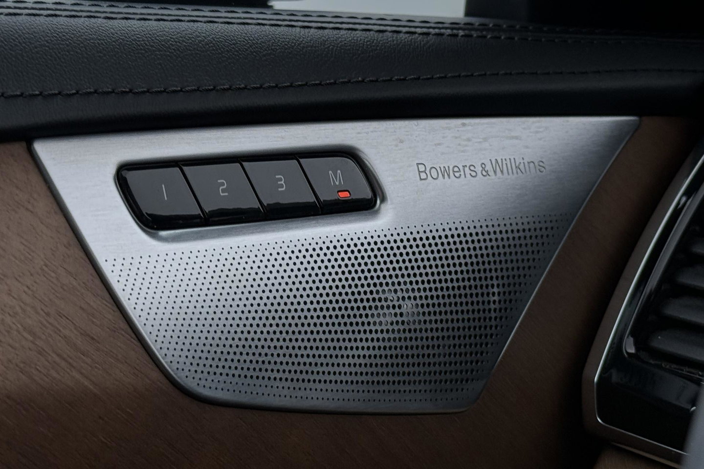 Volvo XC90 T8 Inscription | Bowers&Wilkins | Luchtvering | Panoramadak | 360° Camera | Head-Up | BLIS | Stoelventilatie