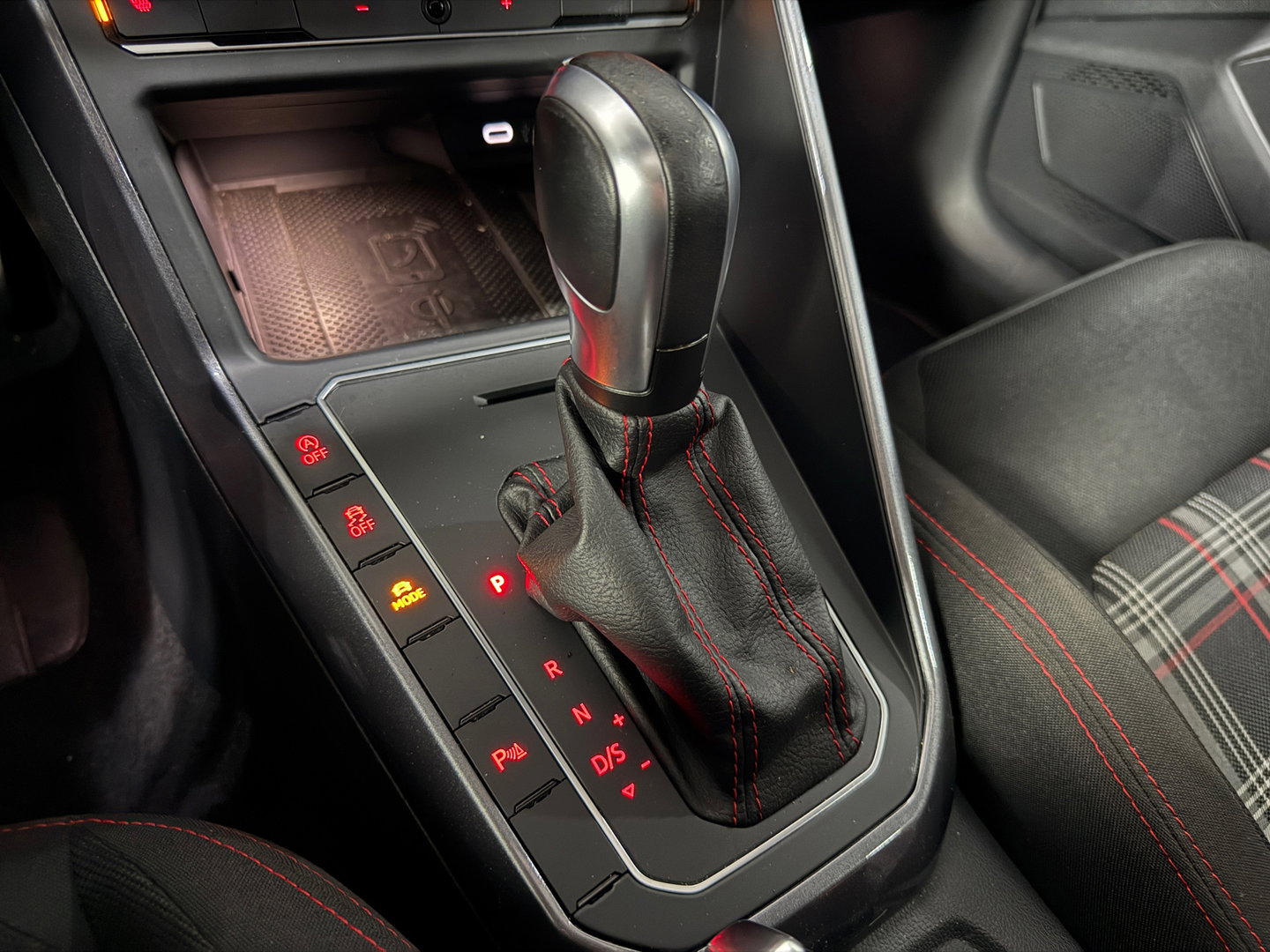 Volkswagen Polo 2.0 TSI GTI*Bomvol*Pano*Stoelverwarming*Blindspot*