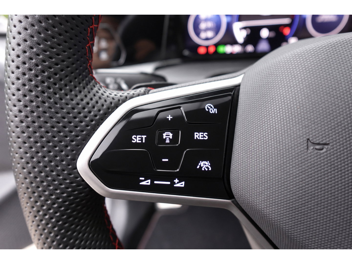 Volkswagen Golf 2.0 TSI GTI PANO HARMAN HUD VOL