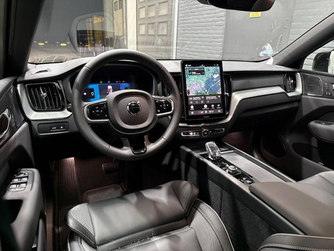 Volvo XC60 T8 Plus Black Edition | Harman/Kardon | Pilot Assist | Panoramadak | 360° Camera | Head-Up | Stoel+Stuurverwarming | 21 Inch
