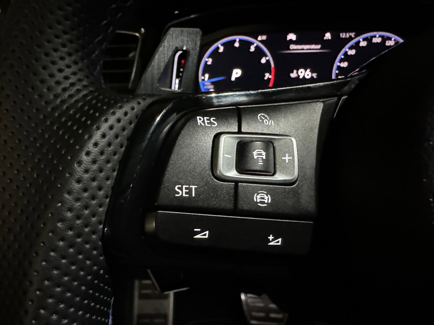 Volkswagen T-Roc 2.0 TSI 4Motion R Pano|Akra|Beats|Volleder