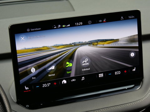 Škoda Enyaq iV 60 SPORTLINE/ ADAPTIVE CRUISE/ BLINDSPOT/ CLIMATE PACK/ 21INCH BETRIA/ SOH 92%