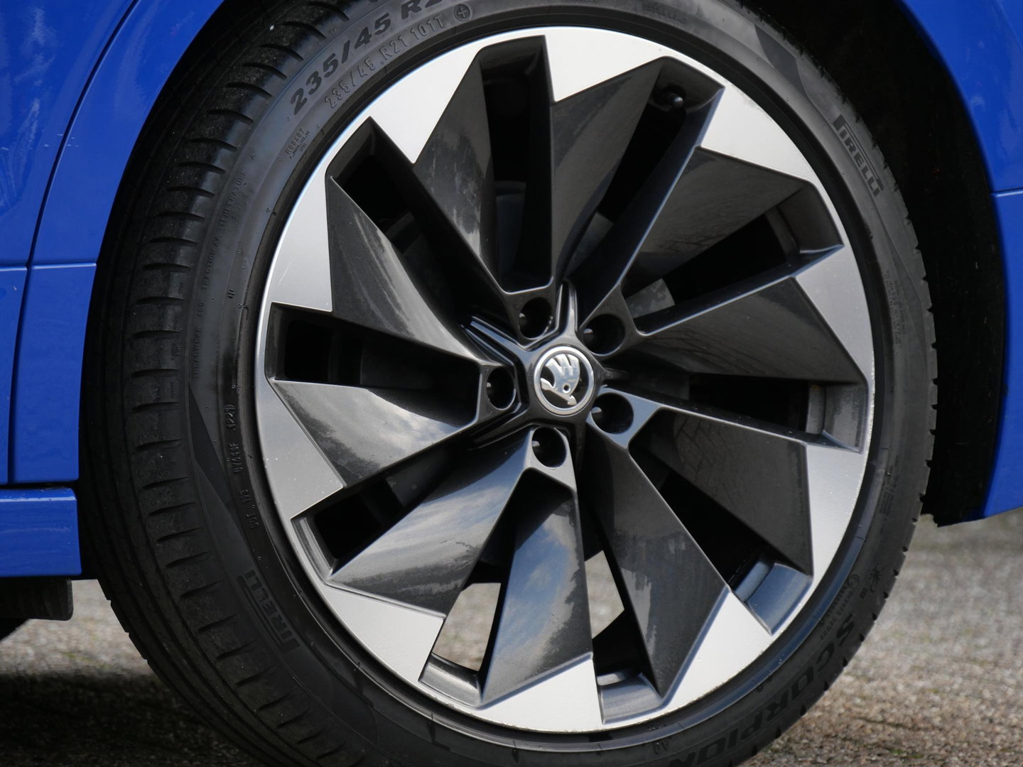 Škoda Enyaq iV 60 SPORTLINE/ ADAPTIVE CRUISE/ BLINDSPOT/ CLIMATE PACK/ 21INCH BETRIA/ SOH 92%