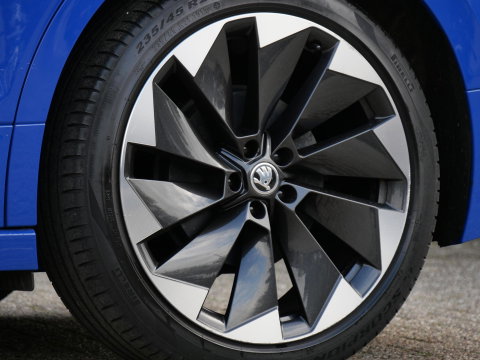 Škoda Enyaq iV 60 SPORTLINE/ ADAPTIVE CRUISE/ BLINDSPOT/ CLIMATE PACK/ 21INCH BETRIA/ SOH 92%