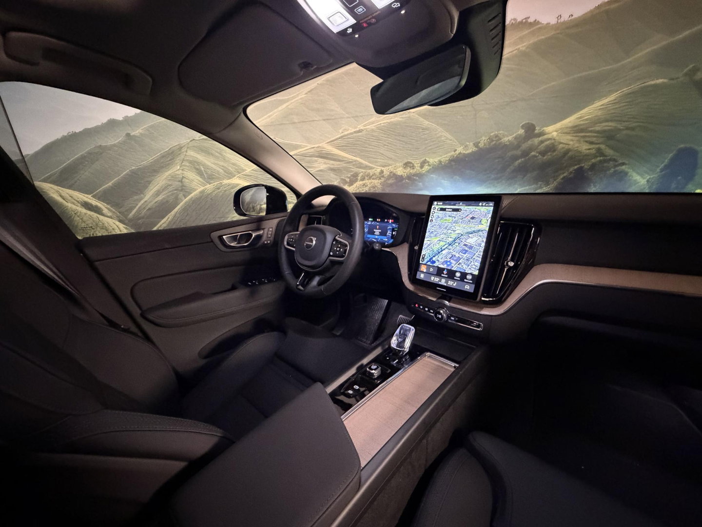 Volvo XC60 2.0 T8 Plug-in hybrid AWD Ultra Dark Maxton pakket  l 21 inc l 360 l stoel verwarming l 455pk