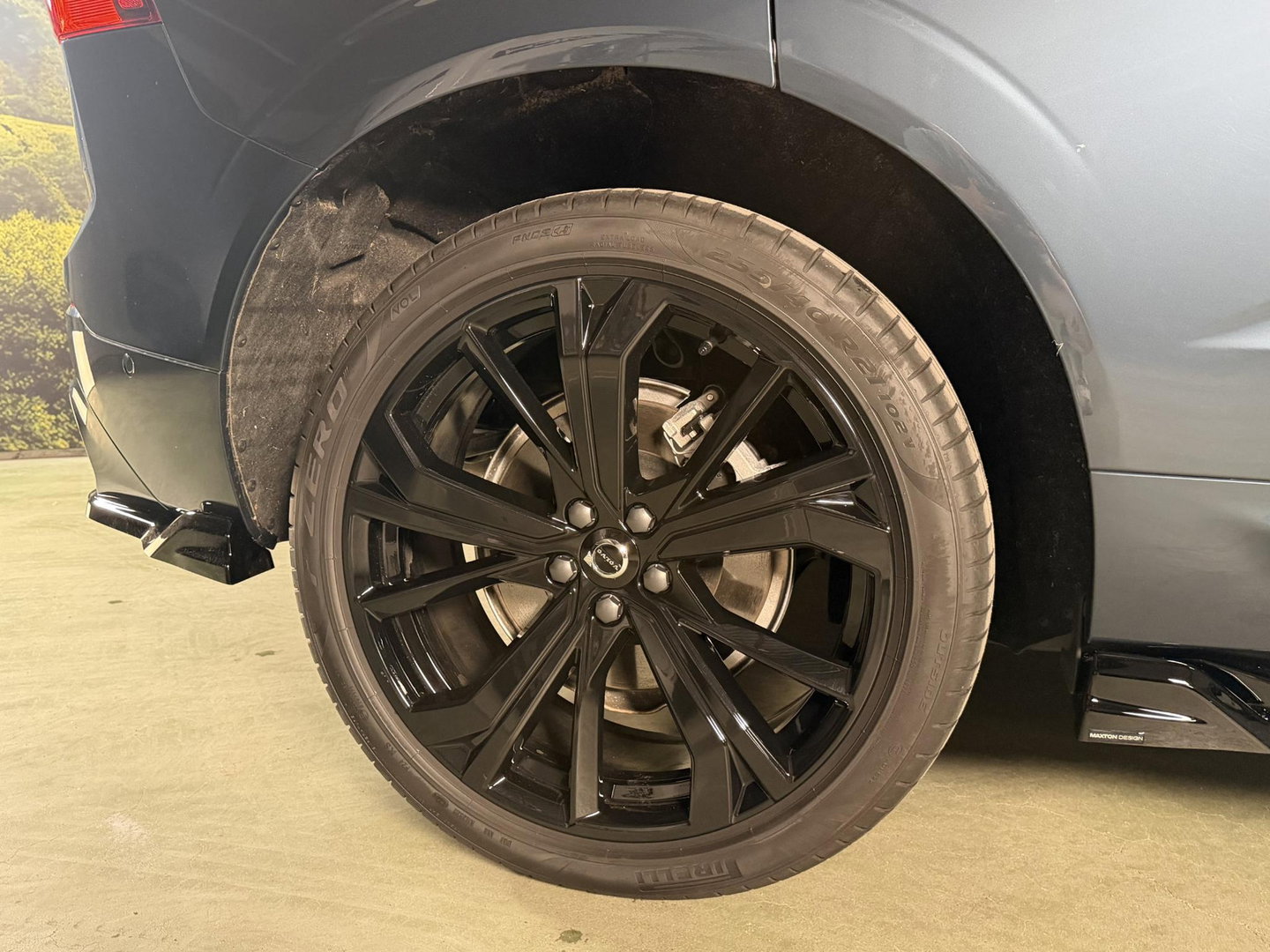 Volvo XC60 2.0 T8 Plug-in hybrid AWD Ultra Dark Maxton pakket  l 21 inc l 360 l stoel verwarming l 455pk