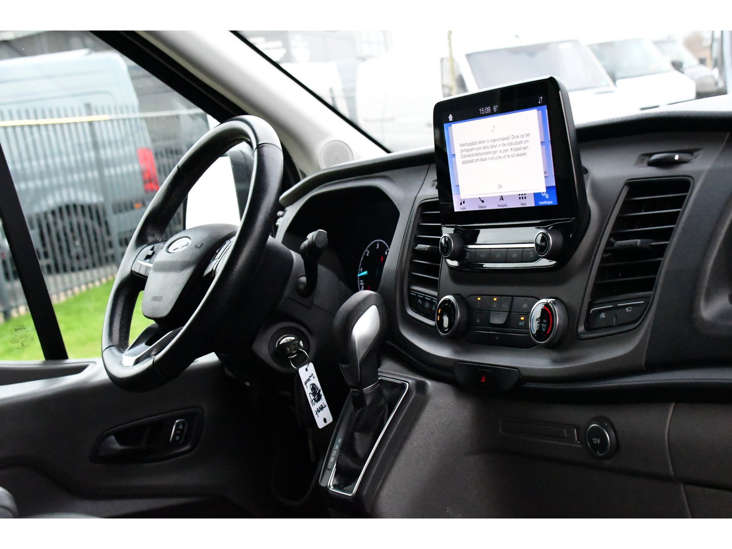 Ford Transit 350 2.0 TDCI L3H2 Black Edition Camera, Cruise, Caplay, Automaat, 130PK, Trekhaak, Multimedia, Sensoren, UNIEK!